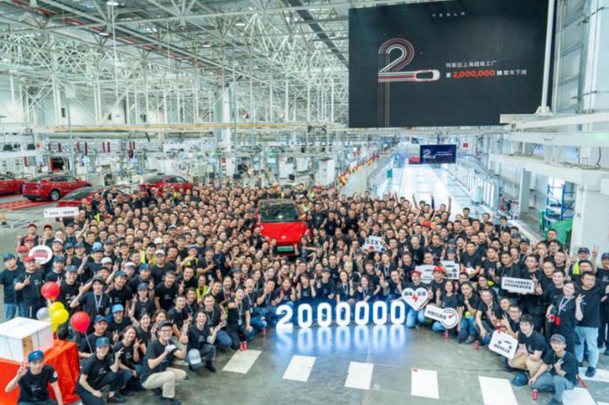 特斯拉上海工厂第 200 万辆整车下线