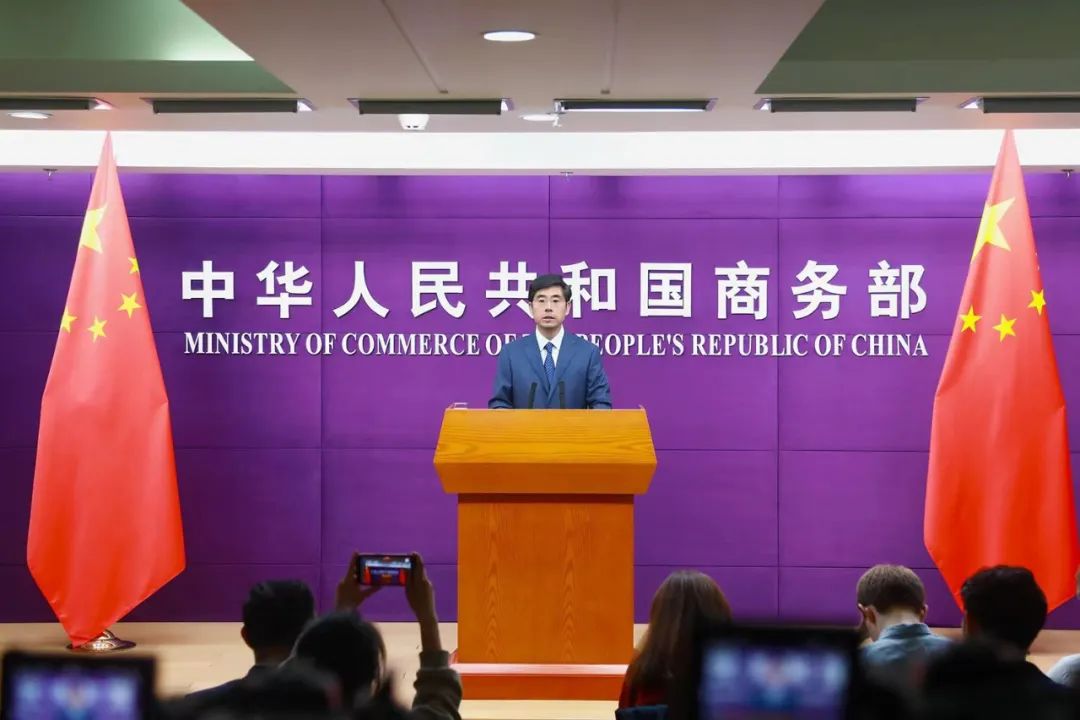 美国企图全球禁用中国先进计算<span style='color:red'>芯片</span>，中方回应！