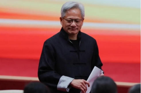身着唐装，中文开场！黄仁勋链博会演讲实录