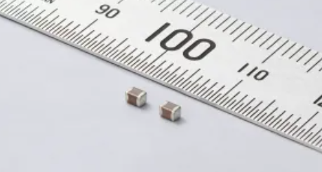 村田首款，面向车载市场的10µF/50Vdc/0805英寸MLCC